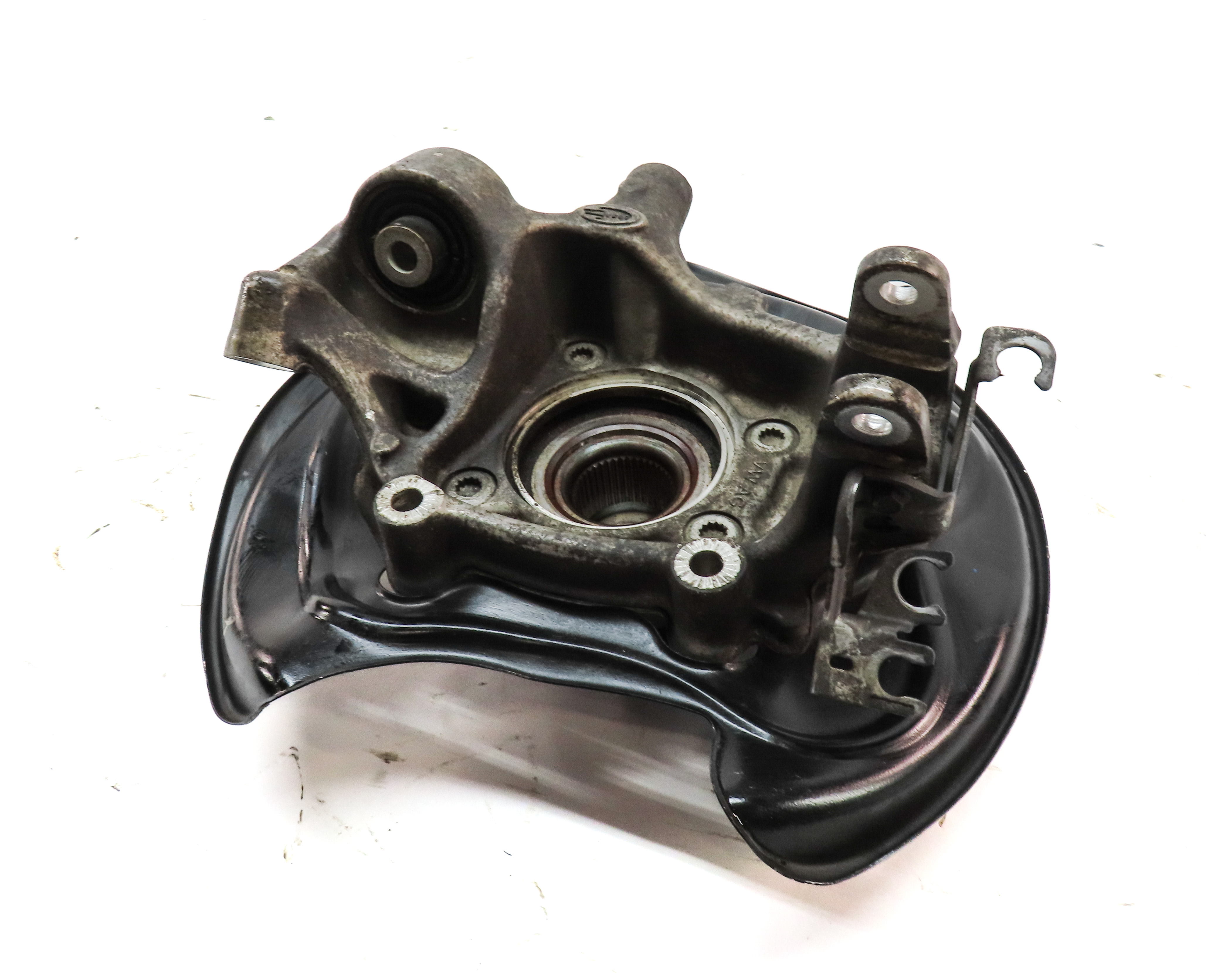 2017-2020 AUDI Q7 (4M) LEFT DRIVER REAR SPINDLE KNUCKLE WHEEL HUB — exact item pictured